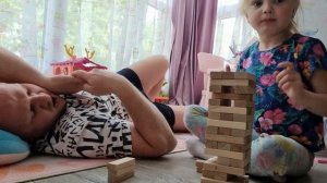 Настольная игра. Дети играют. Дженга. Головоломка. Jenga. Как играть с детьми?
