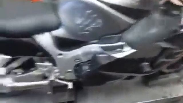 SUZUKI GSX1300R HAYABUSA