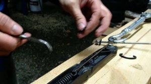 Замена пружины на поводке дворника.