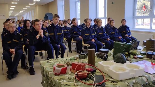 В ЛНР более 12 тысяч школьников посетили уроки противоминной безопасности.