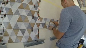 Укладка фартука на кухне из двух частей