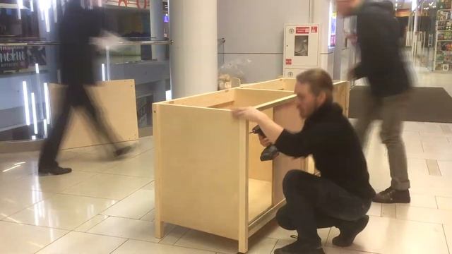 МОБИЛЬНЫЙ ПРИЛАВОК В ТОРГОВОМ ЦЕНТРЕ. ТОРГОВОЕ ОБОРУДОВАНИЕ ДЛЯ БИЗНЕСА