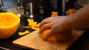 Как быстро почистить тыкву