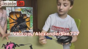 ГИГАНТСКИЙ ПАУК НАПАЛ НА ДЕТЕЙ странно жужжит и бегает ПАУК НА УПРАВЛЕНИИ Spider Attacks Review