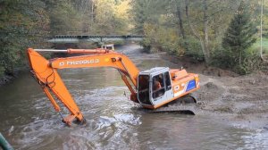 Fiat Hitachi FH200 LC.3 digging gravel