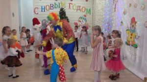 Веселые игры с Дедом Морозом Новогодний утренник в детском саду игра Варежка game ziminvideo