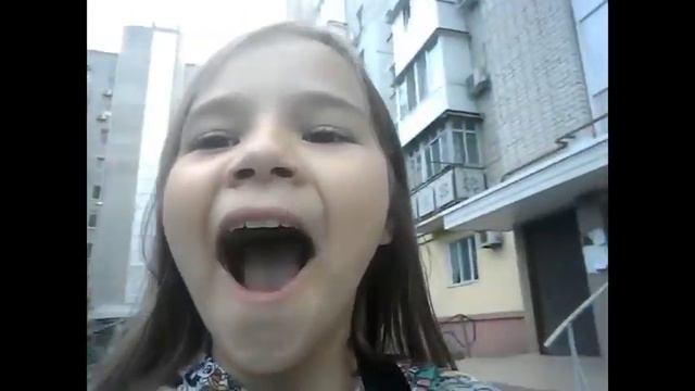 Прятки во дворе #прятки #игра #вода #друзья смотреть онлайн