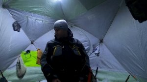 Первая ночная рыбалка на корюшку. Ловлю с подводной камерой. Газовый обогреватель в палатке зимой.