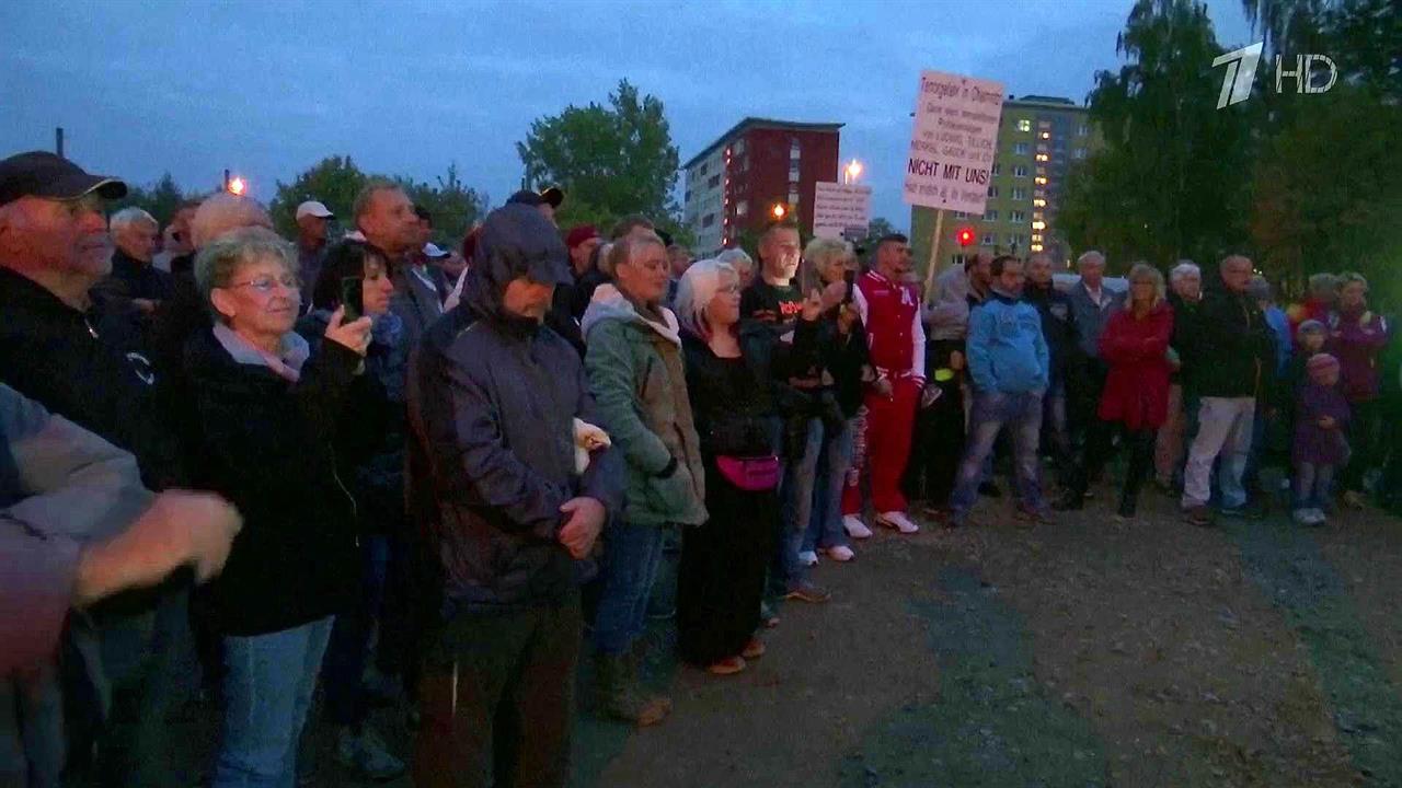 В Германии на фоне миграционного кризиса рейтинг блока Ангелы Меркель достиг исторического минимума