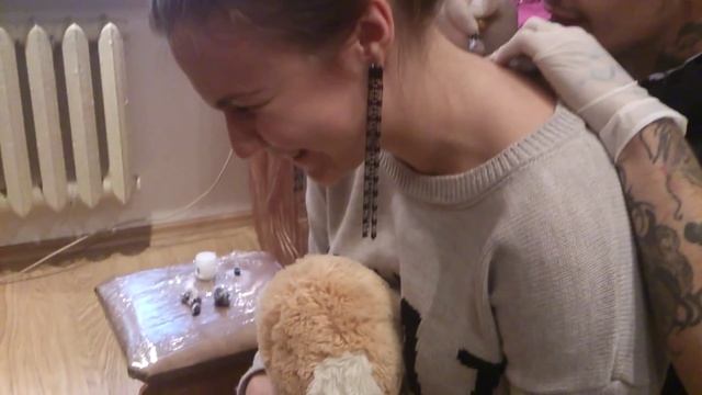 Massfor делает татуировку Виктории смотреть онлайн