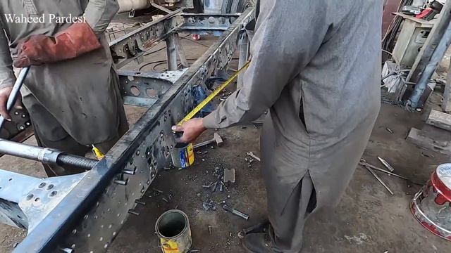 Isuzu truck repair and restoratio / enlarge the frame a ISUZU truck смотреть онлайн