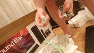 распаковка саунд бар LG SN5R