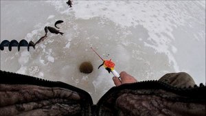 Апрельская рыбалка на таёжном озере в Карелии.
