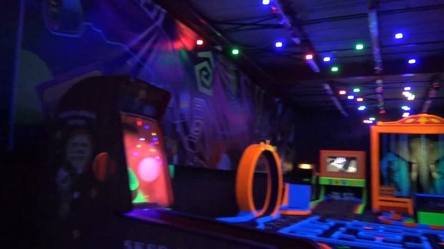 Retro Mini Golf - 1980's themed Golf and Escape Rooms смотреть онлайн