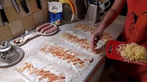 Сосиска в тонком лаваше)