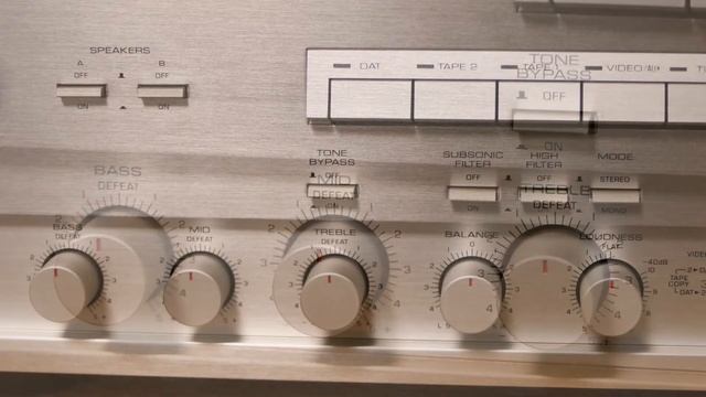 Yamaha AX-900 Stereo Amplifier - HiFi