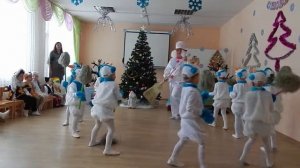 танец снеговиков