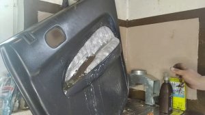как отстирать материал на обшивках в домашних условиях