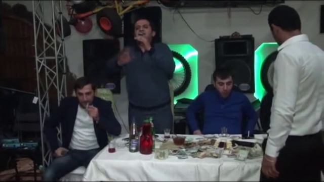 Gel qabaga dalda qalan deyilsen Senki bu cur halda qalan deyilsen Yeni deyisme 2014 Aqsinin ad gunu смотреть онлайн