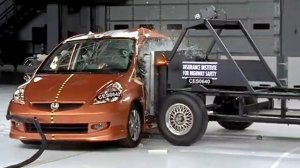 Honda Fit crash test side