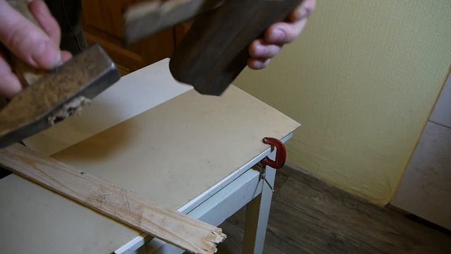 Резка листовой твердой пластмассы ручным рубанком "шпунтубель" смотреть онлайн