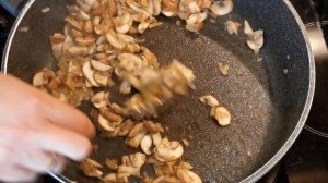 Ужин без возни и заморочек! Куриное филе с шампиньонами в сливочном соусе.