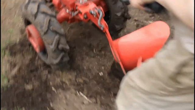 Посадка картошки под плуг мотоблока смотреть онлайн