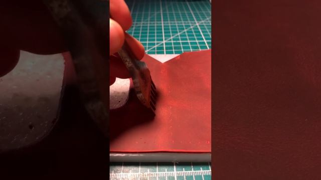 Кто найдёт что не так в видео,пишите )Полное видео по созданию изделия на канале .#cardholder смотреть онлайн