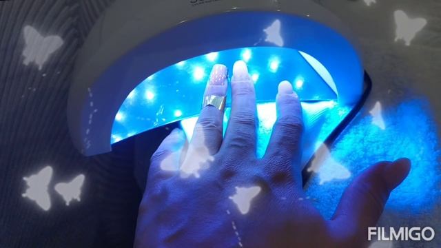 сама себе маникюрщица?