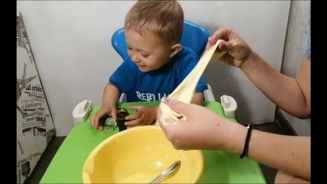 Богдан делает слайм! Самый простой рецепт слайма