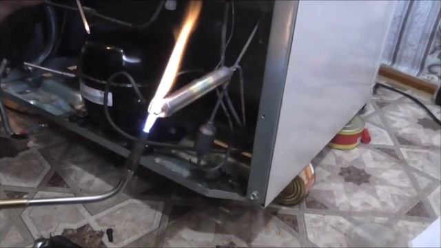 Не морозит холодильник SHARP. Замена компрессора.