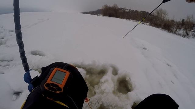 Ловля окуней ГОРБАЧЕЙ в глухозимье!) ЭТОТ БАЛАНСИР снова выручает!) Черта города Чебоксары) Часть 2 смотреть онлайн