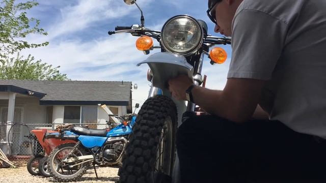 1977 Suzuki TS250 Refresh Part 1 - New Petcock and Fender смотреть онлайн