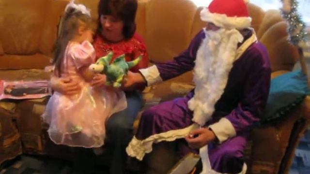 Эвелина встречает деда Мороза смотреть онлайн