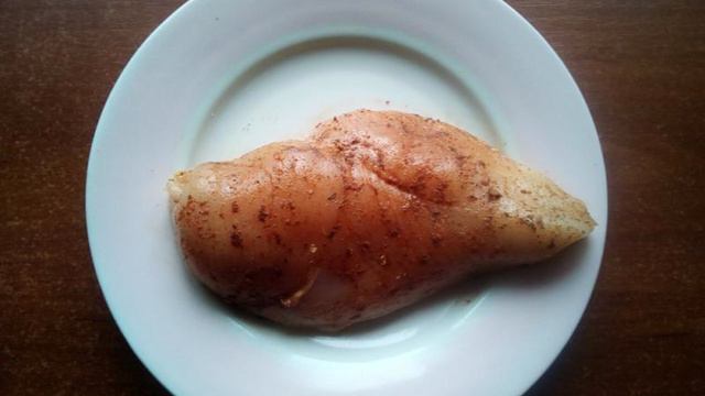 Оливье с запеченным куриным филе