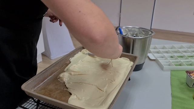 Пирог с варёной сгущёнкой смотреть онлайн