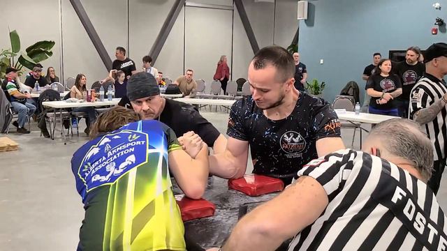 Winter Stronghold Armwrestling. Pro right arm 176lbs & 198lbs смотреть онлайн