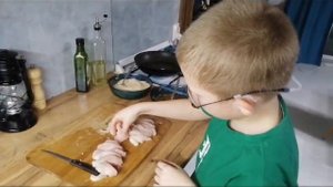 сын готовит нагенцы