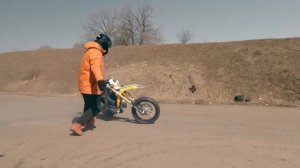 Стант на китайском мотарде SKYBIKE MZK 250