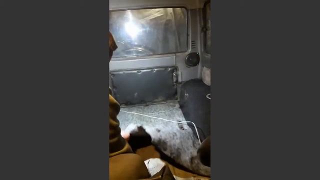 ШОК!!! Шумоизоляция из покрывала, виброизоляция скотч, и все это держиться на жидких гвоздях!!! смотреть онлайн