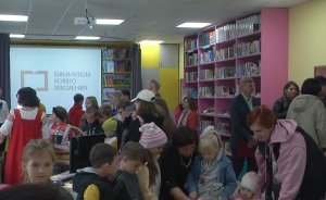 Книги, интернет и песочница: в Аршаново обновили библиотеку