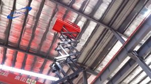 Самоходный ножничный подъемник.