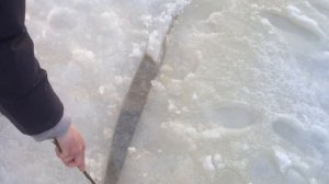 Ледяная карусель. Пилим лёд бензопилой