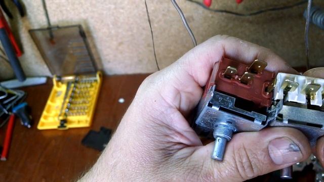 Ремонт Холодильника. Не включается или не выключается(как в данном случае). Замена термостата смотреть онлайн