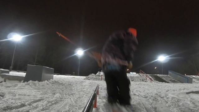 Джиббинг для начинающих. Привыкаем к перилам на лыжах. смотреть онлайн