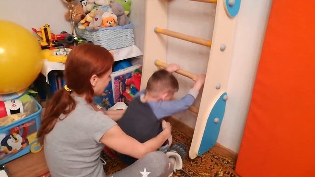 ДЦП эффективная ЛФК (приседания с усилением)