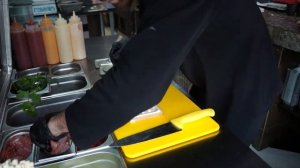 ВОТ КАК ДЕЛАЮТ СЭНДВИЧ В КАФЕ