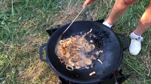 Свиные ребра с овощами на садже