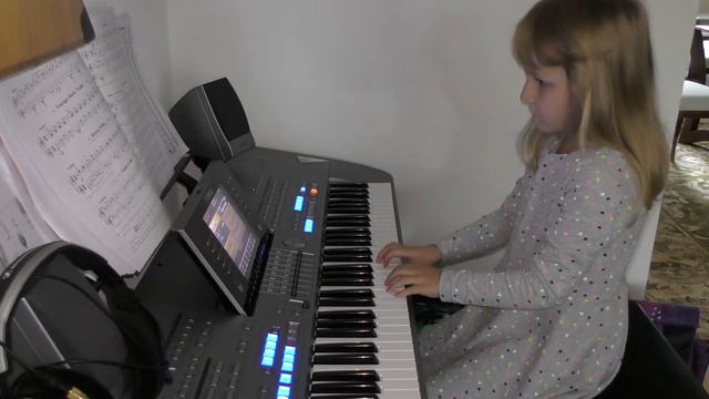 Нина играет на пианино смотреть онлайн