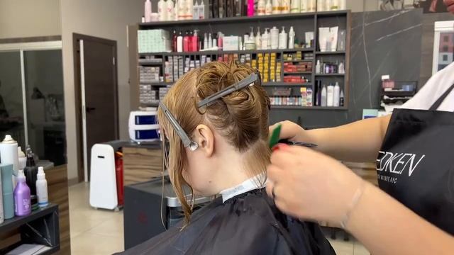 ЖИЗНЬ СТУДИИ//стрижка, не требующая укладки смотреть онлайн